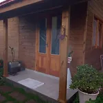 Casa Dos Fundos Com Estacionamento